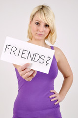Frau mit Schild Friends ???