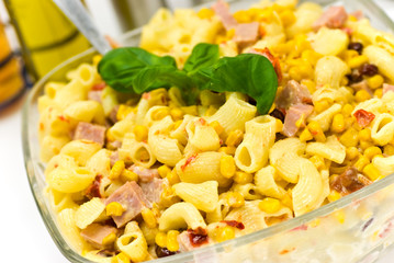salat mit nudeln,schinken,schwarzoliven 4