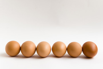 seis huevos en línea