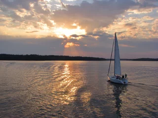 Handdoek met foto Scandinavië Evening sail by the lake  © Scanrail