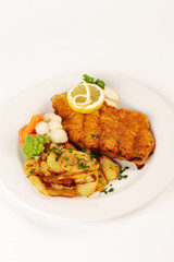 paniertes Seelachsfilet mit Bratkartoffeln