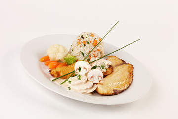 Tilapia-Filet mit Champignon-Ragout und Reis