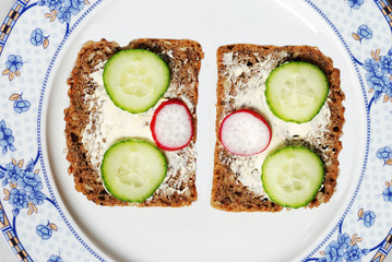 slices of bread with cucumber