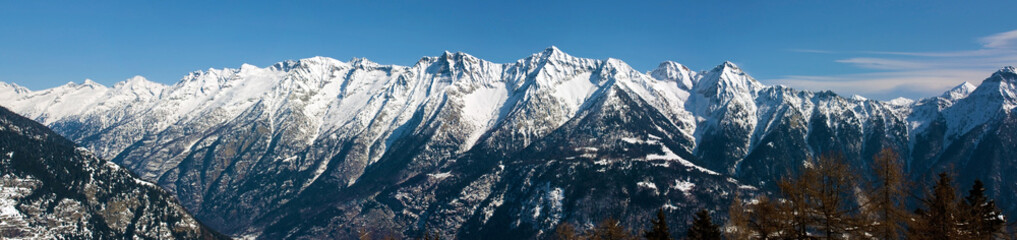Fototapeta na wymiar Przegląd Alpy Ossolane