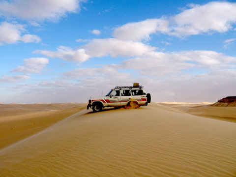 Desert thrill ride in 4X4