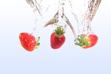 strawbarry fruit in water