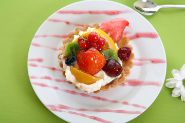 Cake with fresh fruits