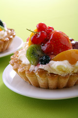Cake with fresh fruits