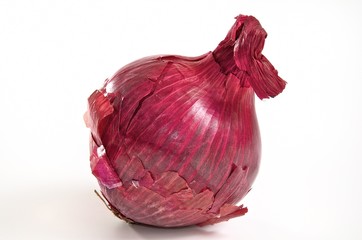 red onion with papery skin © emu