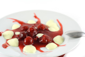 rote grütze mit vanillesoße