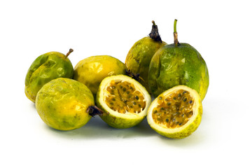 Gelbe Maracujas (Haufen)