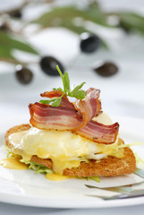egg with toasted bread and beacon