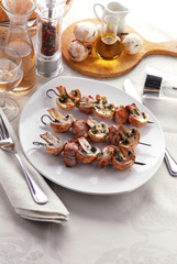 Spiedini di coniglio e funghi coltivati - Secondi di carne