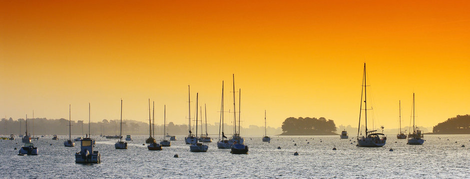 voiliers et ile dand le golfe du morbihan