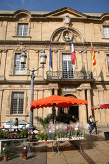 Hôtel de ville d'Aix en Provence (Jour du marché aux fleurs)