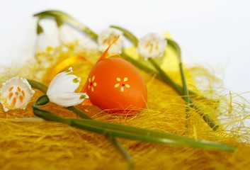 Fototapeta na wymiar Easter egg and snowflakes