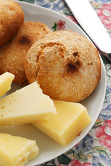 Pane di castagne e formaggio fresco