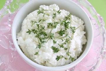 körniger frischkäse mit kresse