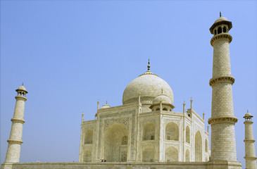 Fototapeta na wymiar Widok z boku Taj Mahal w Agrze w Indiach