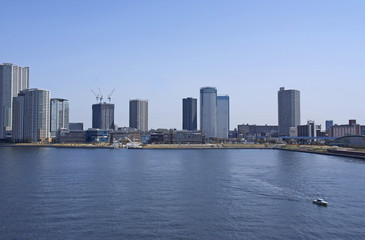 Fototapeta premium 晴海運河と高層ビル