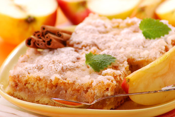 apple cake with cinnamon