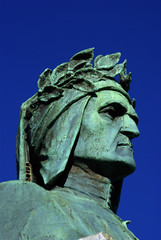 Statua di Dante Alighieri 2