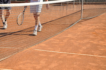 séniors qui jouent au tennis