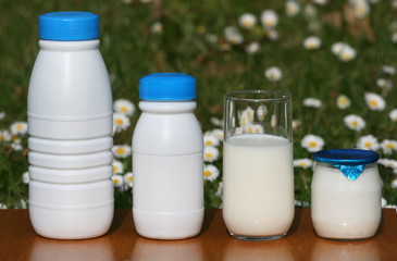 milk,lait,yaourt ,bouteille ,pot,verre,frais,fraicheur,crème