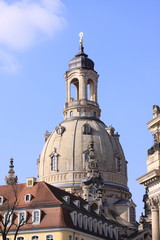 Fototapeta na wymiar Kuppel der Frauenkirche Dresden