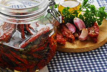 Pomodori marinati - Contorno della cucina tipica italiana