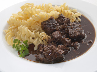 Goulasch mit Nudeln