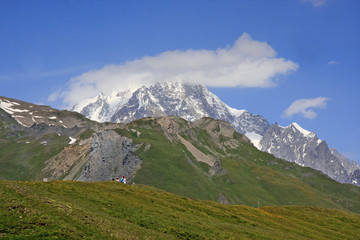 Obraz premium Wanderer im Gebirge