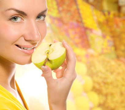 Beautiful young woman with green apple - Powered by Adobe