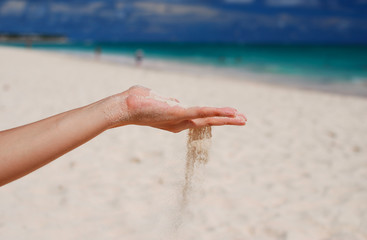 Fototapeta na wymiar Sand in hand