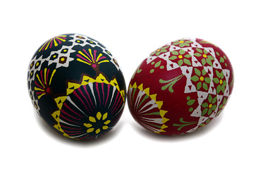 Ostereier vor weißem Hintergrund