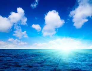 Fototapeta na wymiar ocean and perfect sky