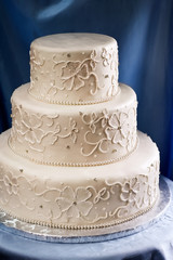 Elegant ivory wedding cake with a piped embroidered lace design