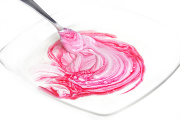 gerührter Joghurt mit Sirup