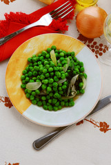 Piselli in umido con cipolla e barba di finocchio