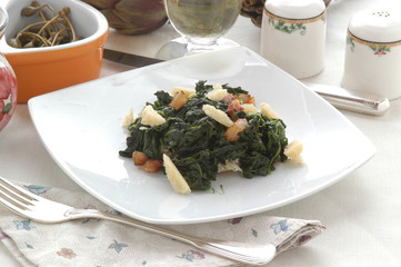 Tortino di carciofi spinaci fagioli capperi e scaglie di grana