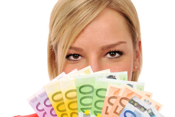 Closeup Junge Frau hält sich Geldfächer vors Gesicht
