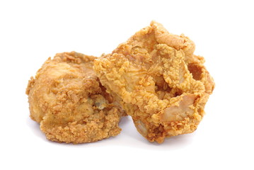 deux morceaux de poulets frits