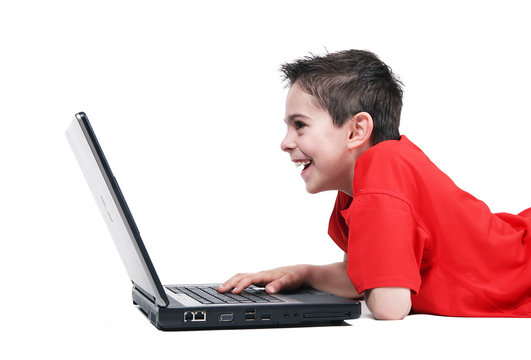 bambino al computer