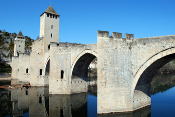 Fototapeta na wymiar Stopy Mostu Valentré