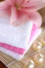 handtücher badeperlen lilie