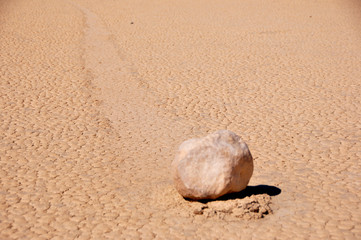Fototapeta na wymiar moving rocks of racetrack playa in death valley
