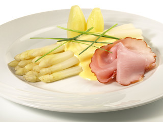 Spargel mit Kartoffeln und Schinken