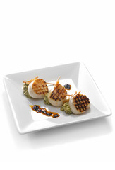 Filete de callo de hacha con guacamole.  México.