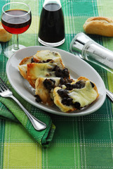 Crostini di formaggio e funghi chiodini - Antipasti Trentino AA