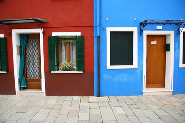 Fototapeta na wymiar Kolorowe domy w Burano (laguny Venitenne)